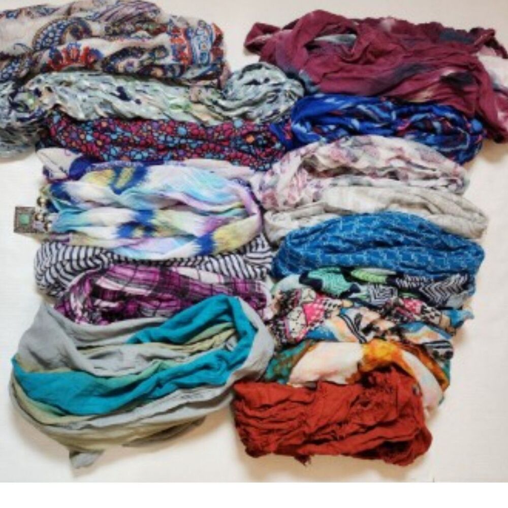 Scarf & Convertible Wrap Lot – 17 Pieces Mixed Prints & Styles